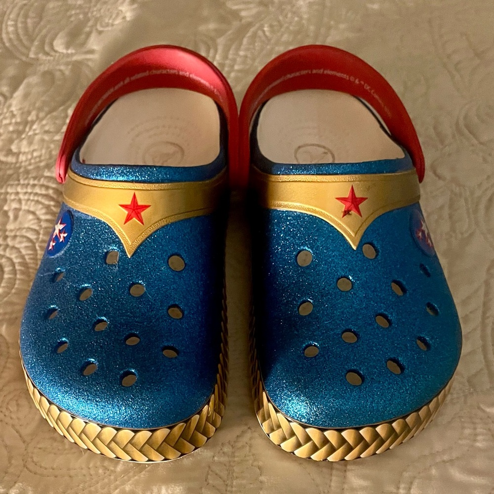 Crocs - Wonder Womanan Crocs Size 8